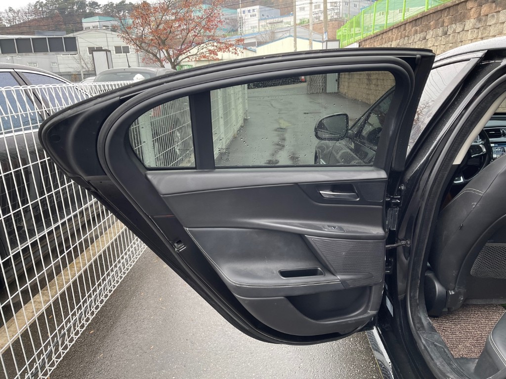SAJAB4BNXGA924904 Jaguar Xe 20d