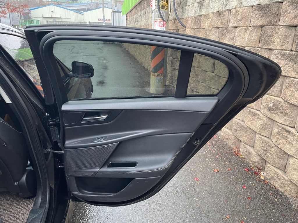 SAJAB4BNXGA924904 Jaguar Xe 20d