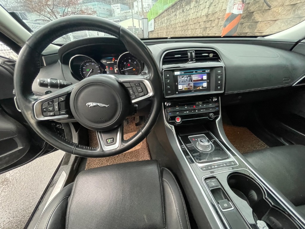 SAJAB4BNXGA924904 Jaguar Xe 20d