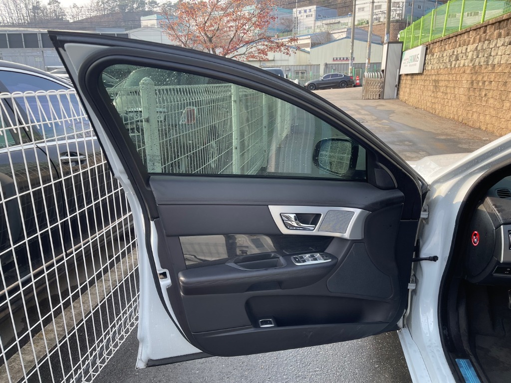 SAJAA05S6FPU70286 Jaguar New Xf