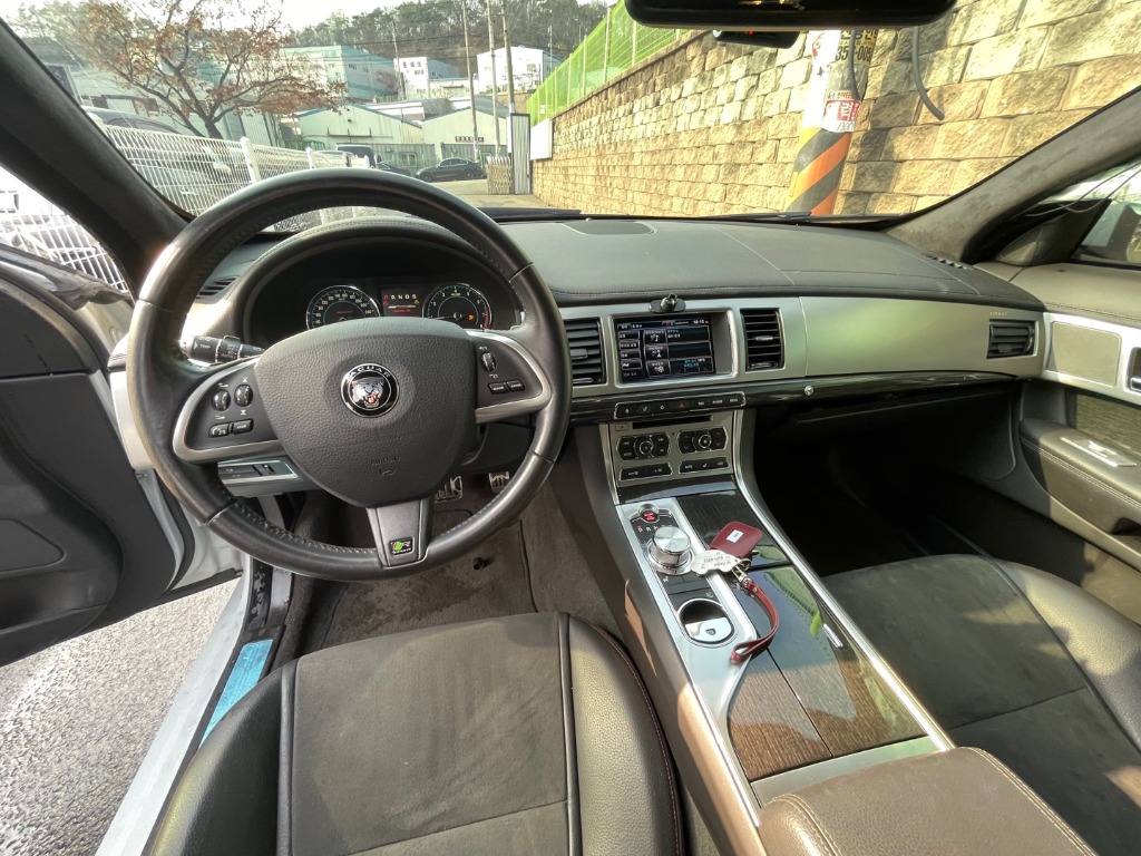 SAJAA05S6FPU70286 Jaguar New Xf