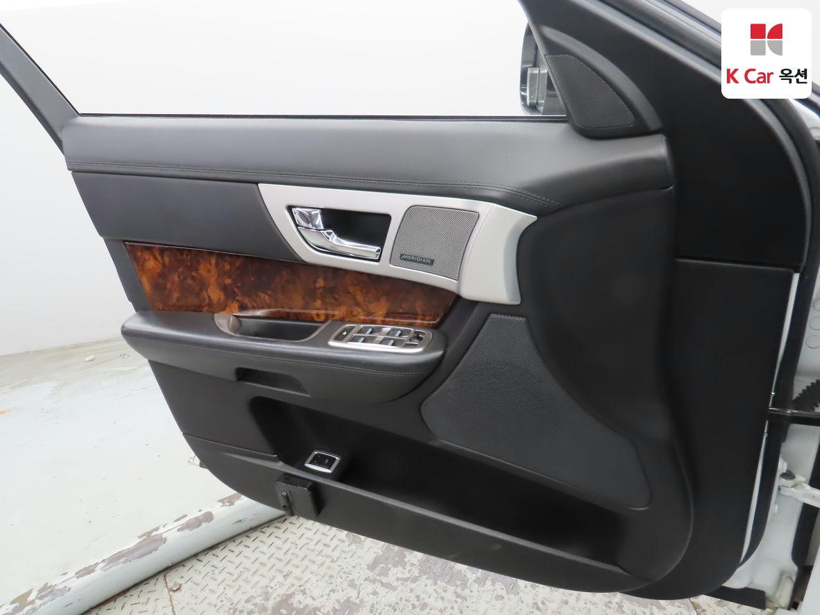 SAJAA064XFNU55186 Jaguar New Xf