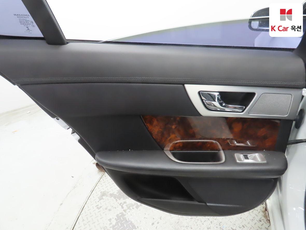 SAJAA064XFNU55186 Jaguar New Xf