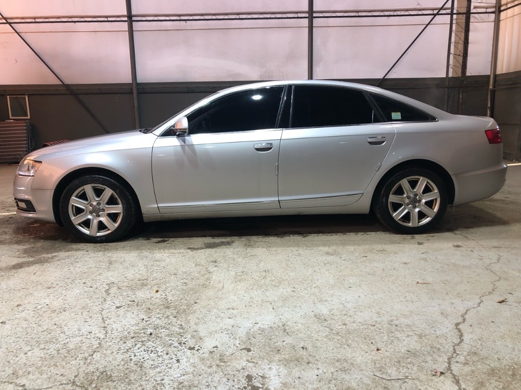 Audi New A6 2010 WAUZZZ4F5AN038714 Image 2