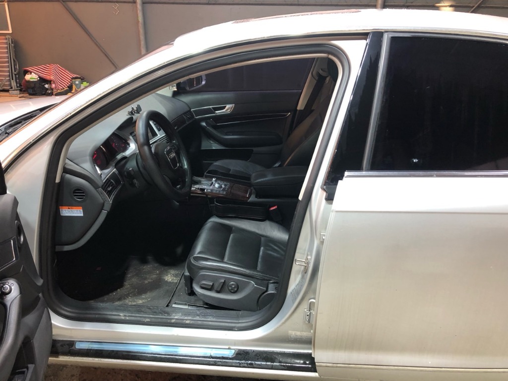 Audi New A6 2010 WAUZZZ4F5AN038714 Image 3