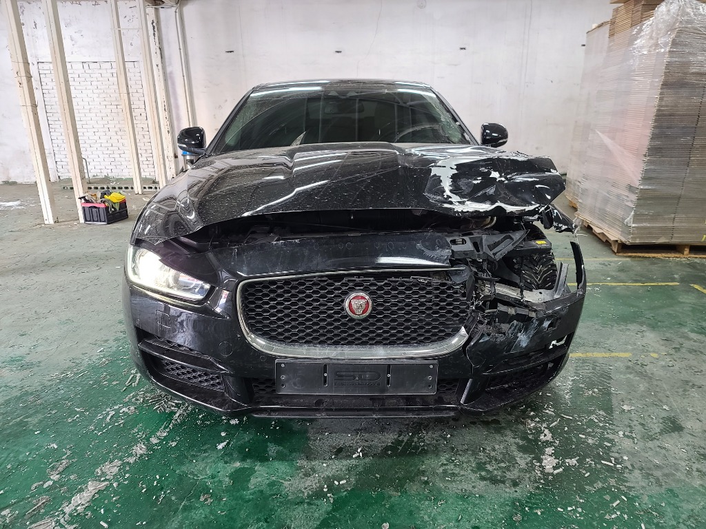SAJAB4BN8HCP02240 Jaguar Xe 20d