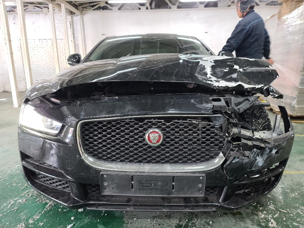 SAJAB4BN8HCP02240 Jaguar Xe 20d