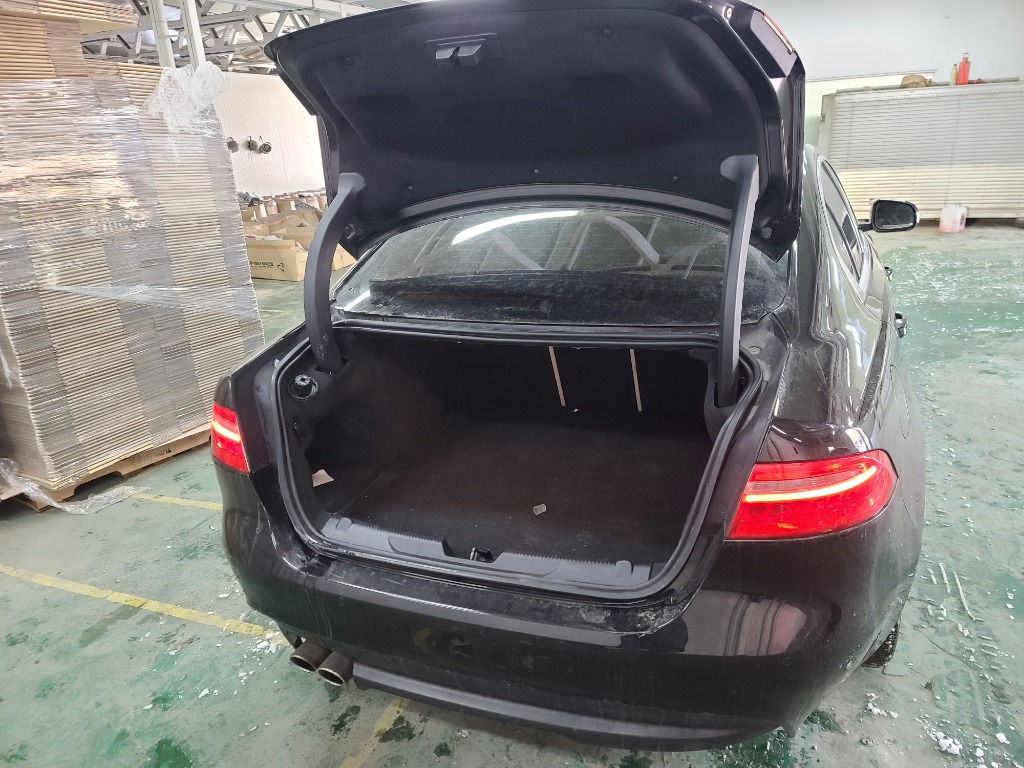 SAJAB4BN8HCP02240 Jaguar Xe 20d