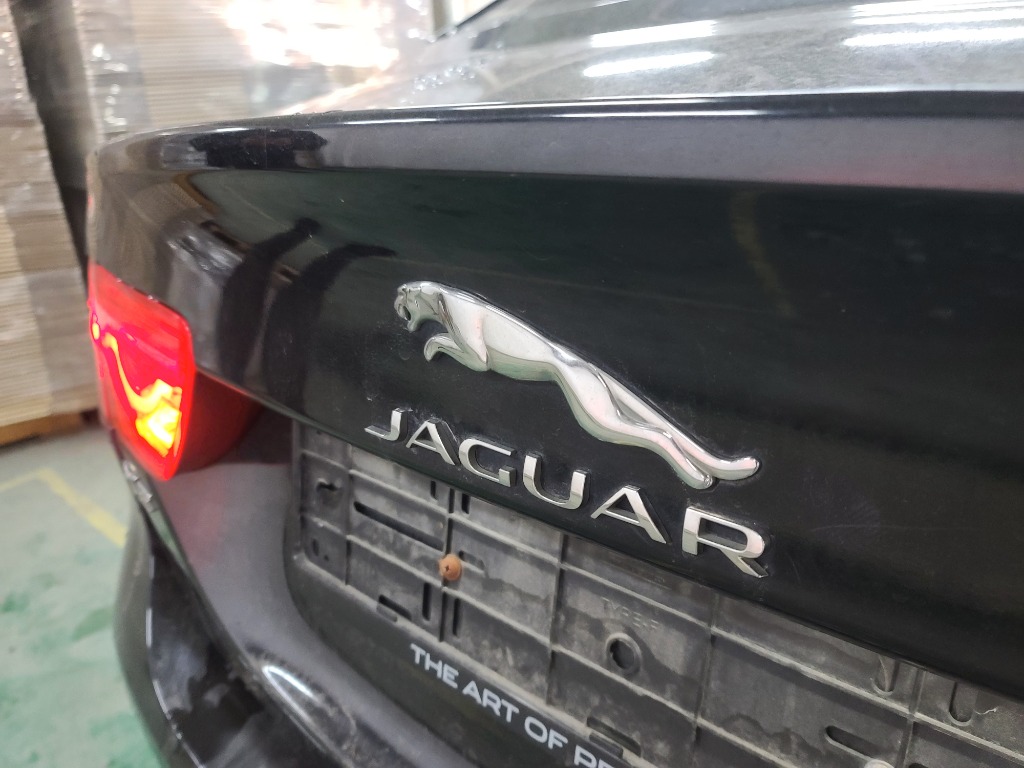 SAJAB4BN8HCP02240 Jaguar Xe 20d