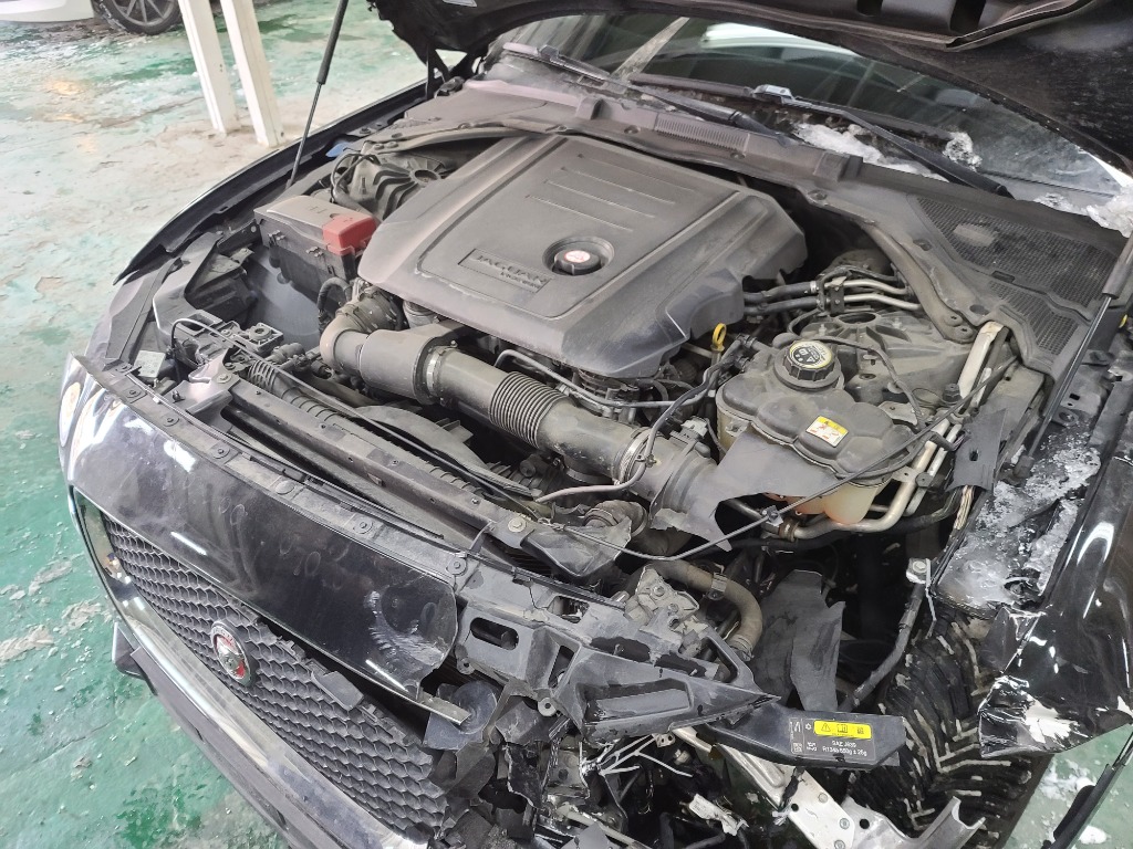 SAJAB4BN8HCP02240 Jaguar Xe 20d