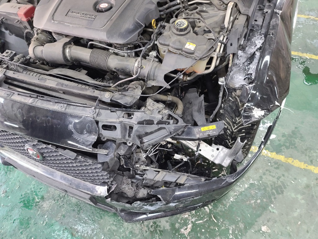 SAJAB4BN8HCP02240 Jaguar Xe 20d