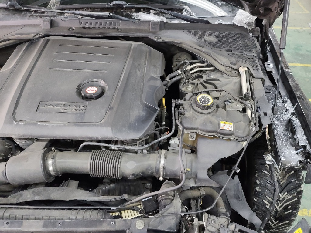 SAJAB4BN8HCP02240 Jaguar Xe 20d