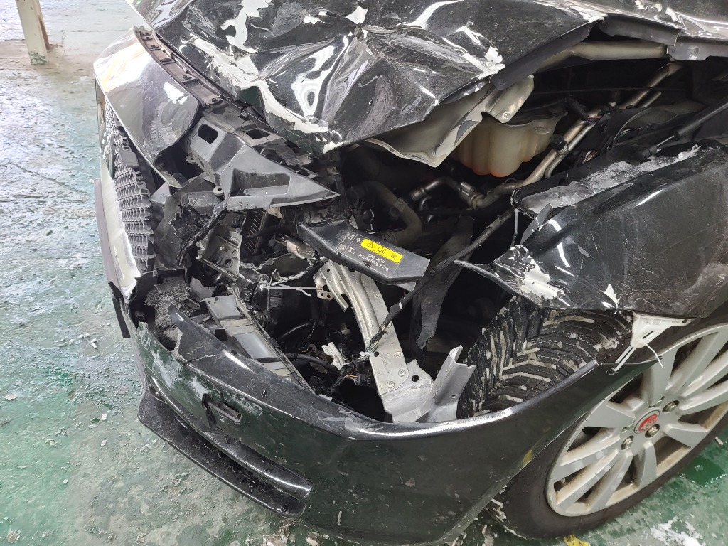 SAJAB4BN8HCP02240 Jaguar Xe 20d