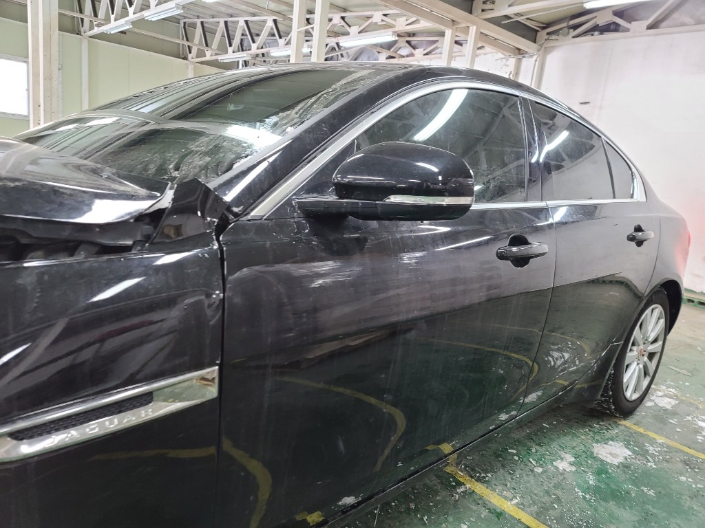 SAJAB4BN8HCP02240 Jaguar Xe 20d