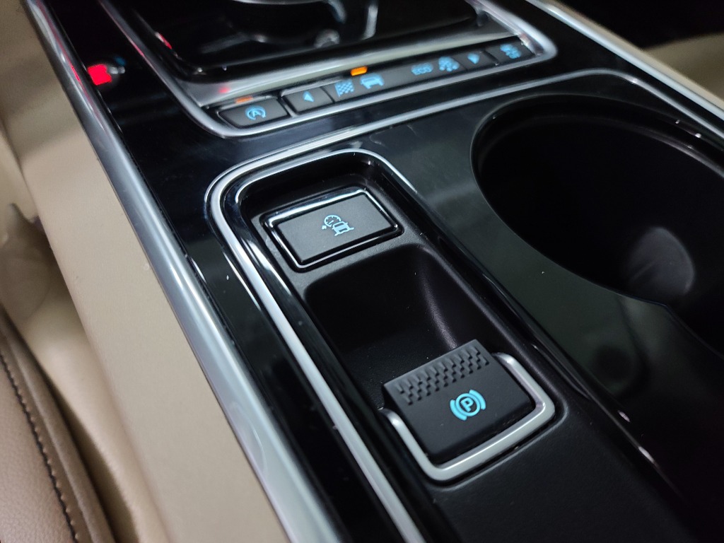 SAJAB4BN8HCP02240 Jaguar Xe 20d