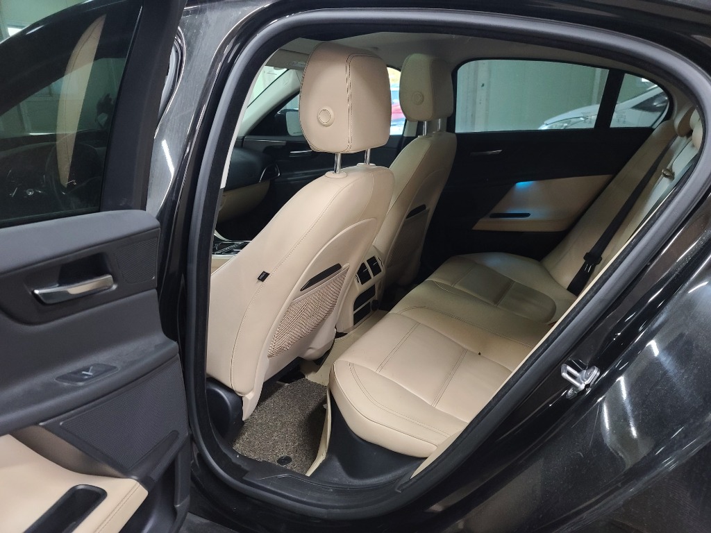 SAJAB4BN8HCP02240 Jaguar Xe 20d