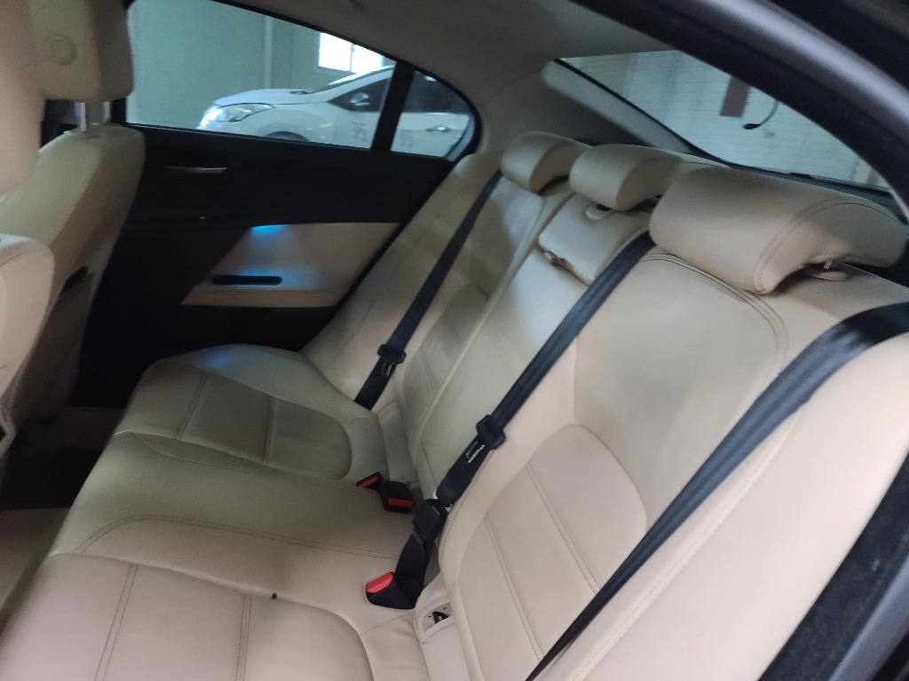 SAJAB4BN8HCP02240 Jaguar Xe 20d