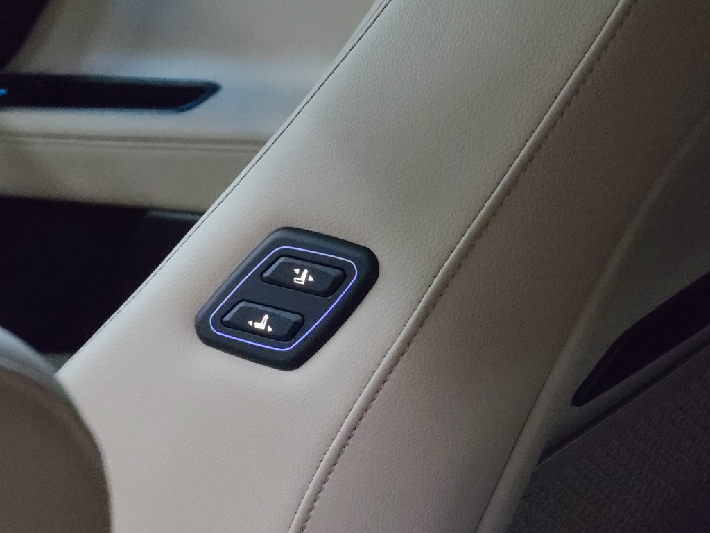 SAJAB4BN8HCP02240 Jaguar Xe 20d