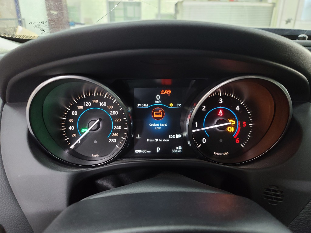 SAJAB4BN8HCP02240 Jaguar Xe 20d