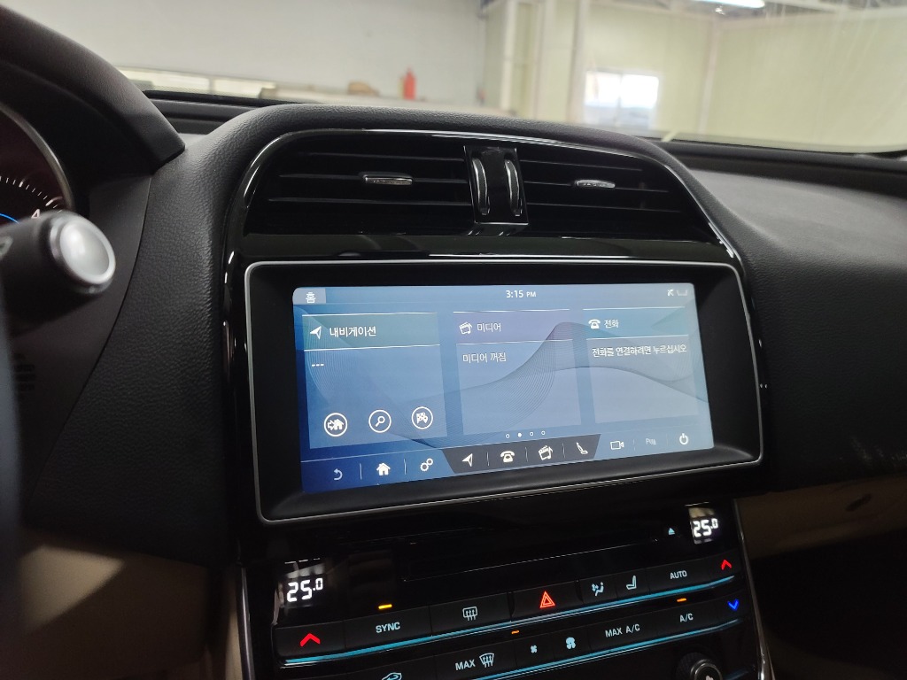 SAJAB4BN8HCP02240 Jaguar Xe 20d