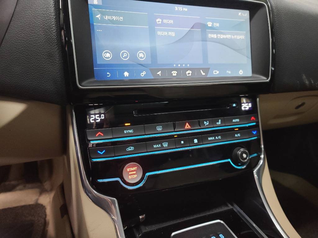SAJAB4BN8HCP02240 Jaguar Xe 20d