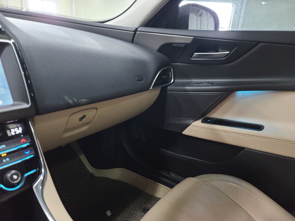 SAJAB4BN8HCP02240 Jaguar Xe 20d