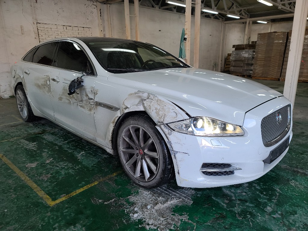 Jaguar Xj 3.0d 2014 SAJAA2223ENV73840 Image 13