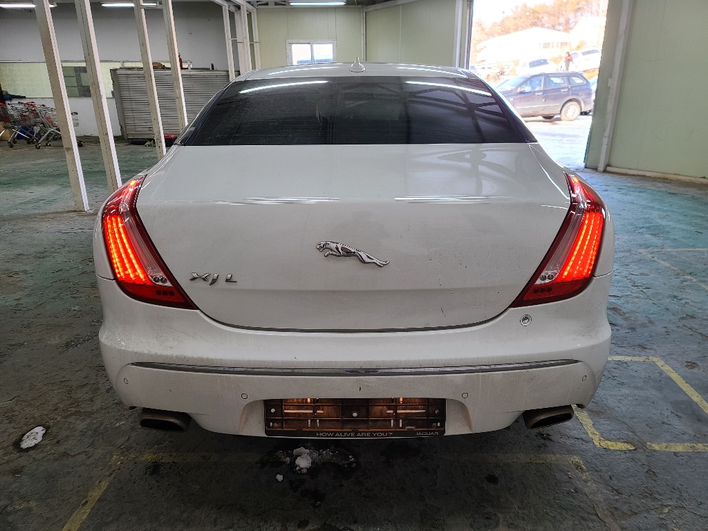 Jaguar Xj 3.0d 2014 SAJAA2223ENV73840 Image 35