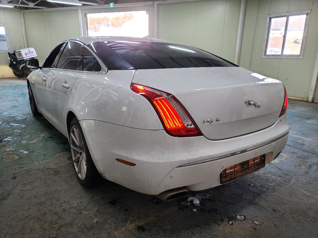 Jaguar Xj 3.0d 2014 SAJAA2223ENV73840 Image 46