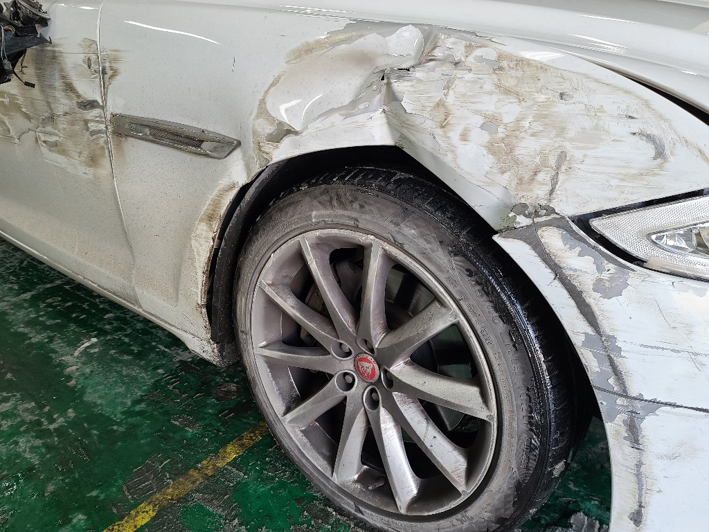 Jaguar Xj 3.0d 2014 SAJAA2223ENV73840 Image 50