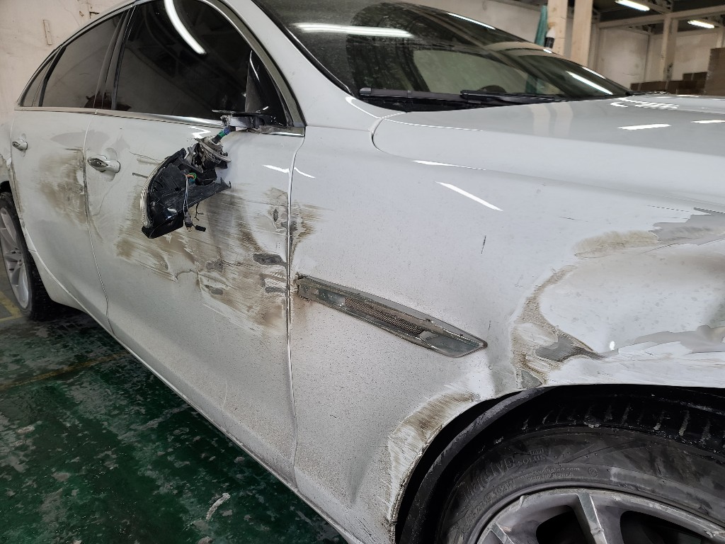 Jaguar Xj 3.0d 2014 SAJAA2223ENV73840 Image 3