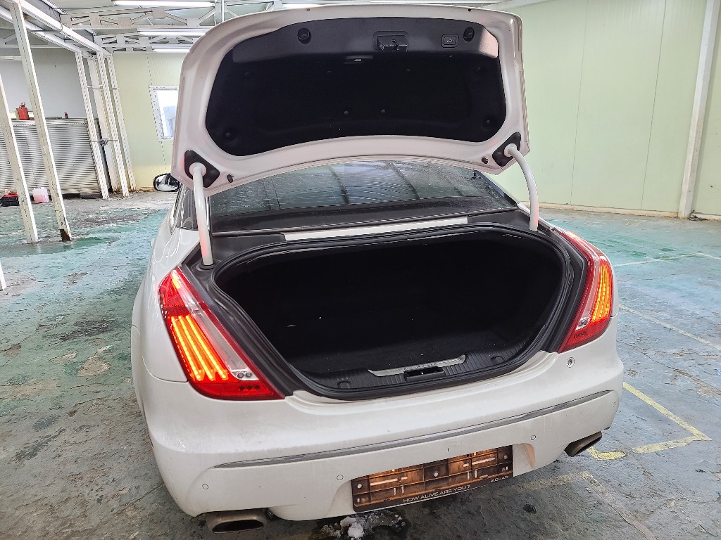 Jaguar Xj 3.0d 2014 SAJAA2223ENV73840 Image 7