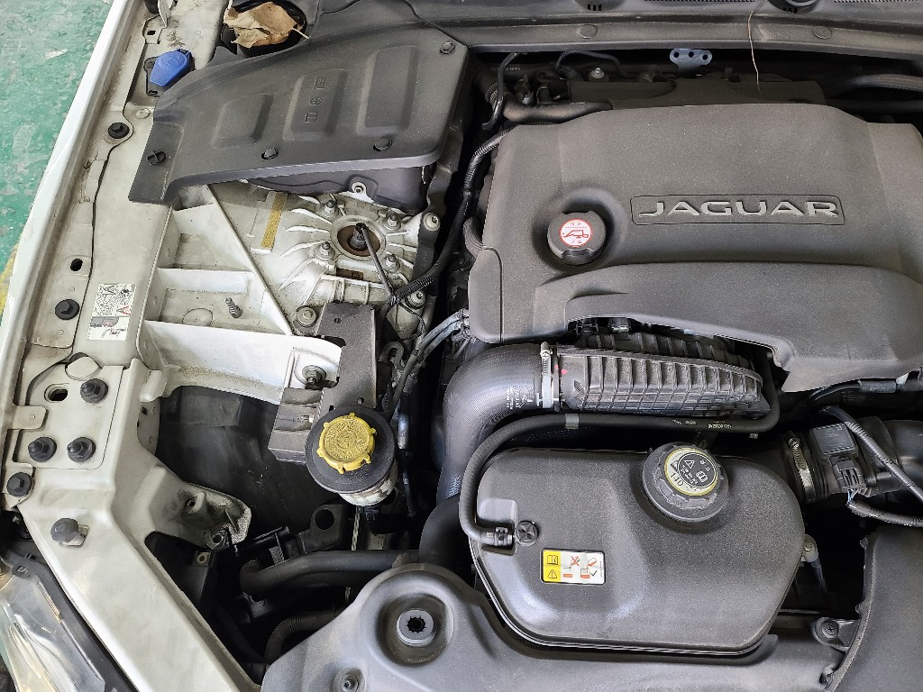 Jaguar Xj 3.0d 2014 SAJAA2223ENV73840 Image 9