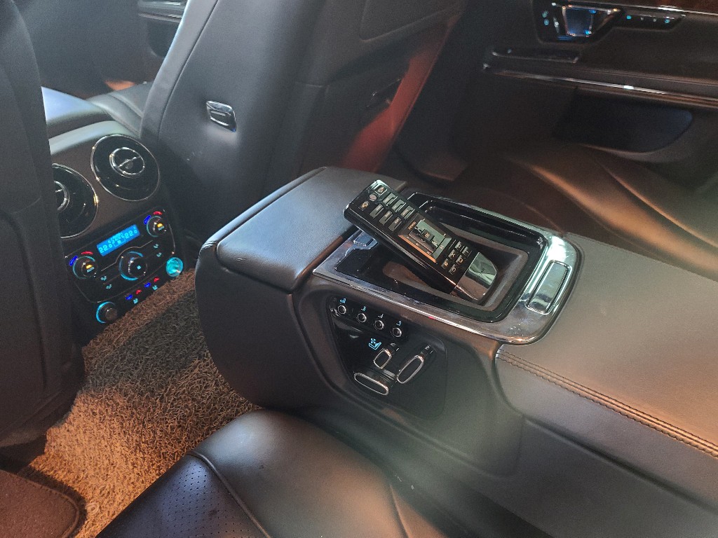 Jaguar Xj 3.0d 2014 SAJAA2223ENV73840 Image 19