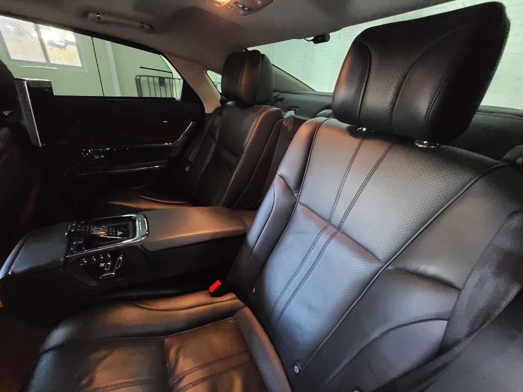 Jaguar Xj 3.0d 2014 SAJAA2223ENV73840 Image 23