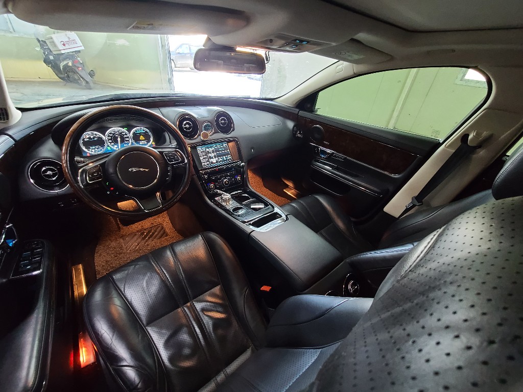 Jaguar Xj 3.0d 2014 SAJAA2223ENV73840 Image 25
