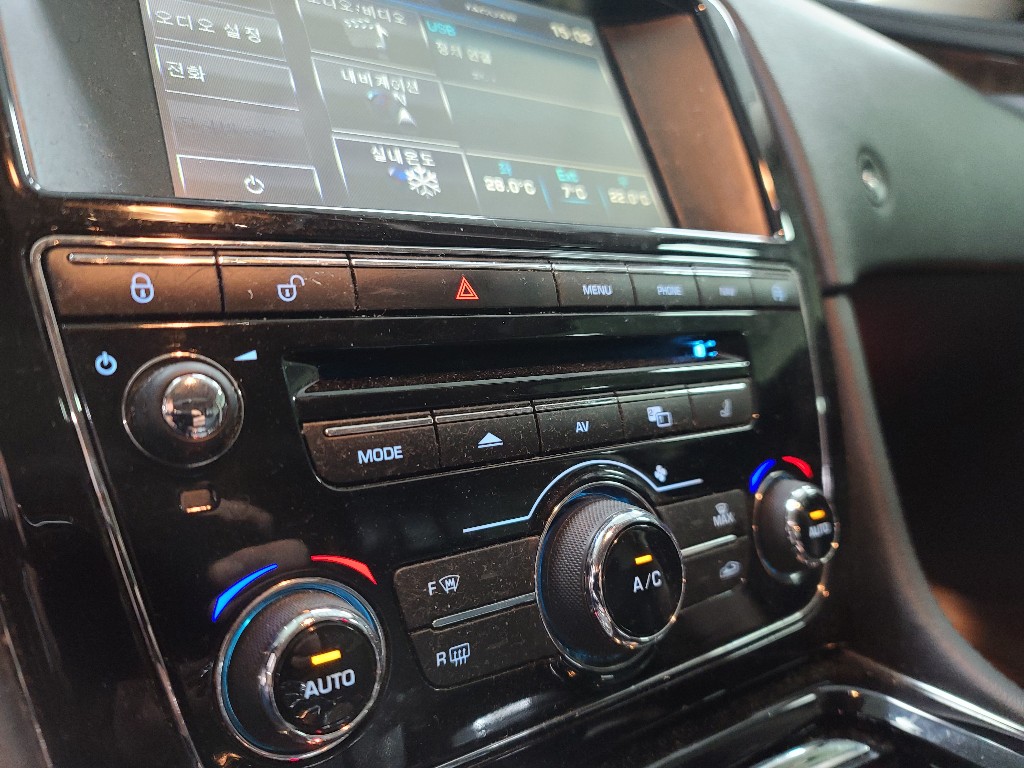 Jaguar Xj 3.0d 2014 SAJAA2223ENV73840 Image 36