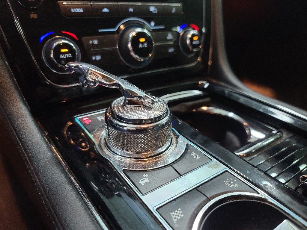 Jaguar Xj 3.0d 2014 SAJAA2223ENV73840 Image 37