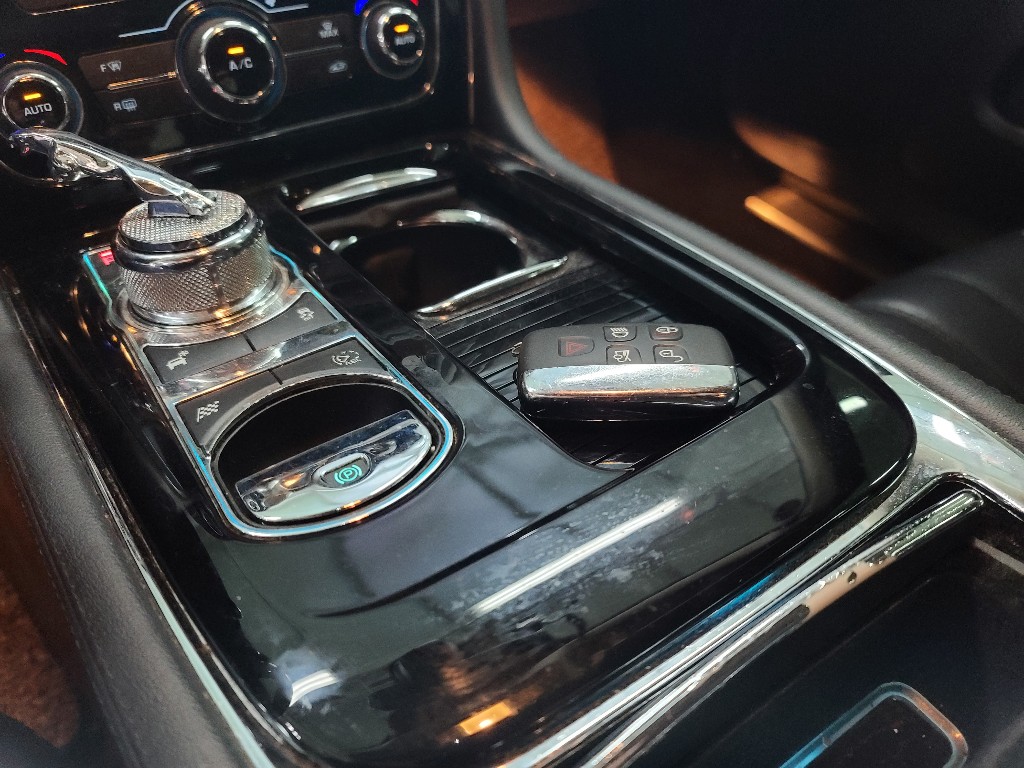 Jaguar Xj 3.0d 2014 SAJAA2223ENV73840 Image 38