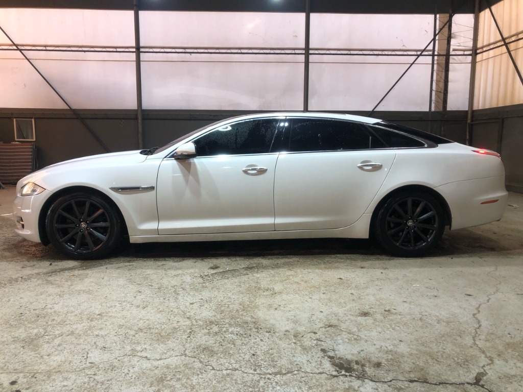 SAJAA2226BNV15832 Jaguar Xj 3.0d