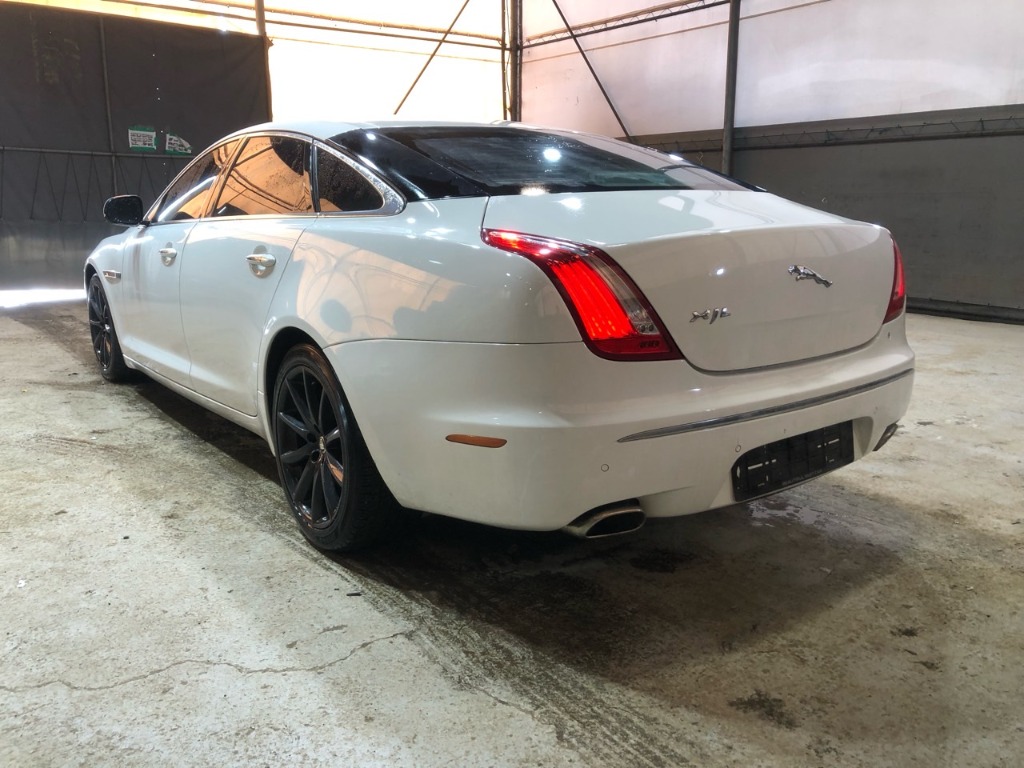 SAJAA2226BNV15832 Jaguar Xj 3.0d