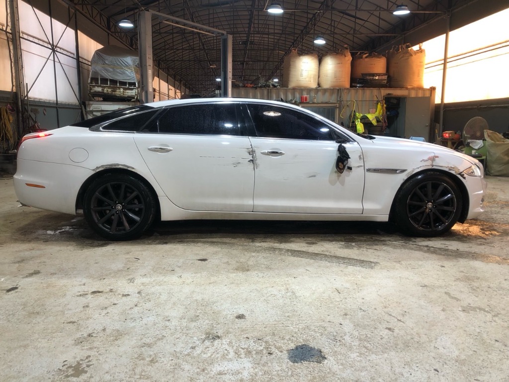 SAJAA2226BNV15832 Jaguar Xj 3.0d