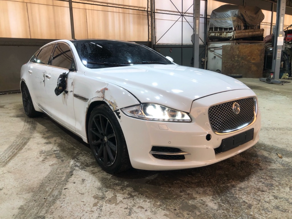 SAJAA2226BNV15832 Jaguar Xj 3.0d