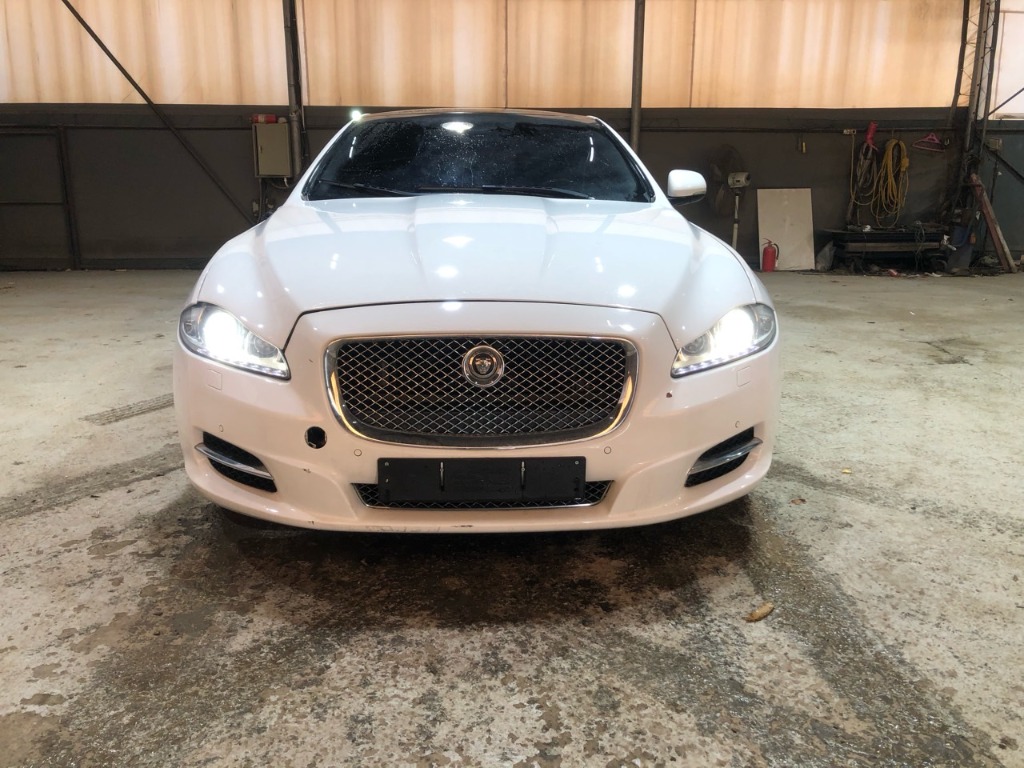 SAJAA2226BNV15832 Jaguar Xj 3.0d