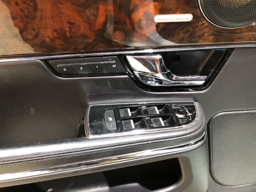 SAJAA2226BNV15832 Jaguar Xj 3.0d