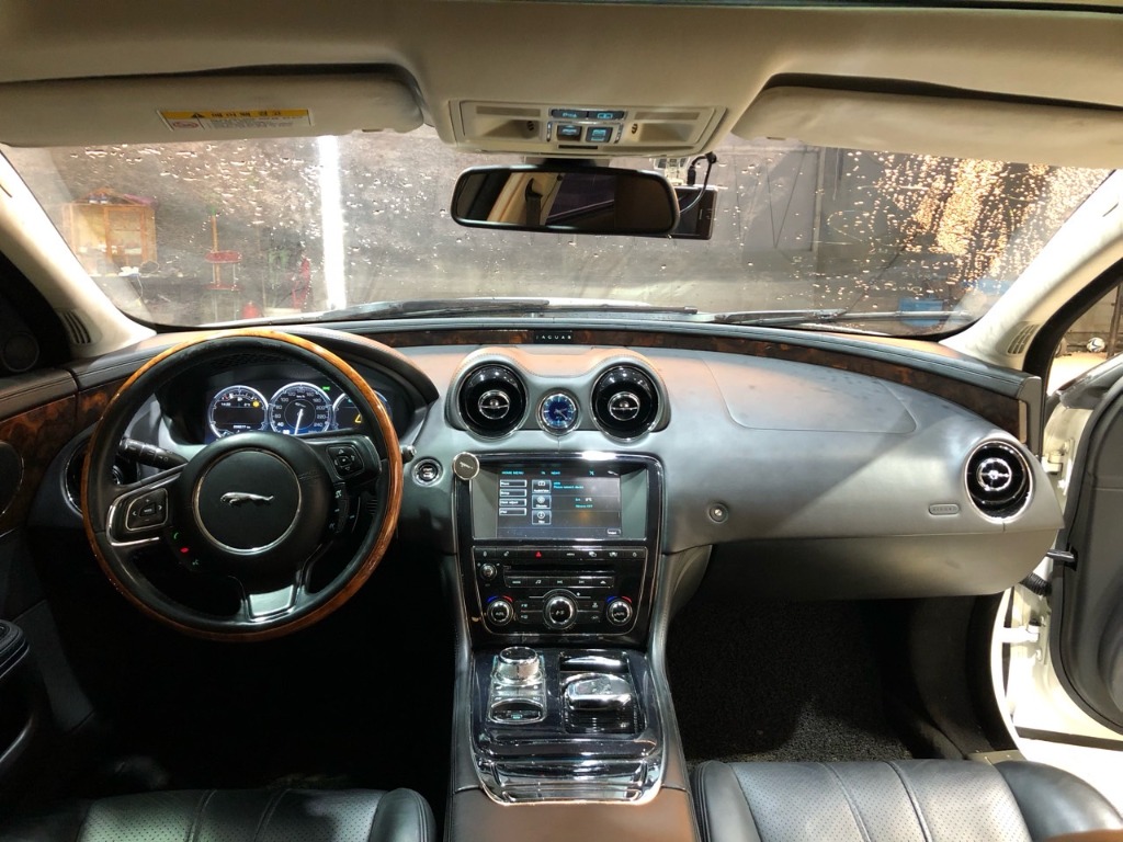 SAJAA2226BNV15832 Jaguar Xj 3.0d