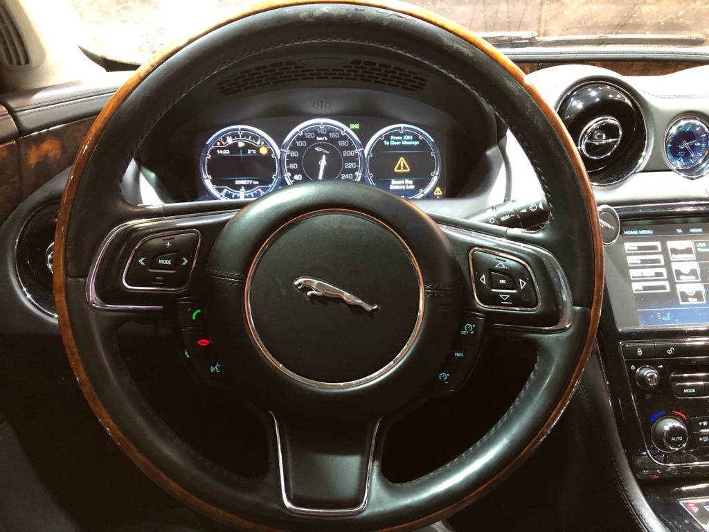 SAJAA2226BNV15832 Jaguar Xj 3.0d