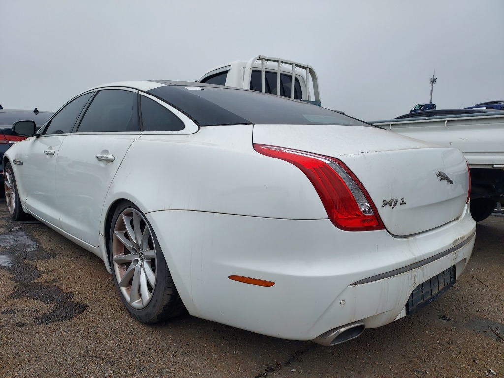 SAJAA2225CNV31831 Jaguar Xj 3.0d