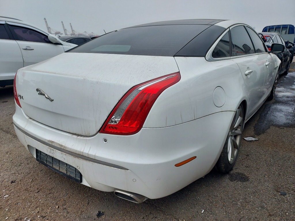 SAJAA2225CNV31831 Jaguar Xj 3.0d