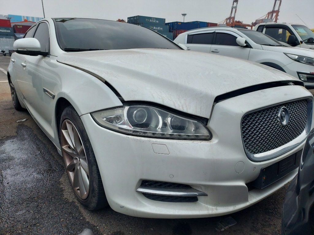SAJAA2225CNV31831 Jaguar Xj 3.0d